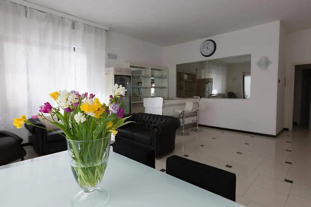 Hotel Ginevra Cattolica 0*,  Italy