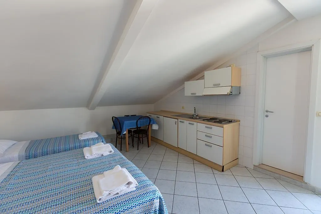 Hotel Ginevra Cattolica 0*,